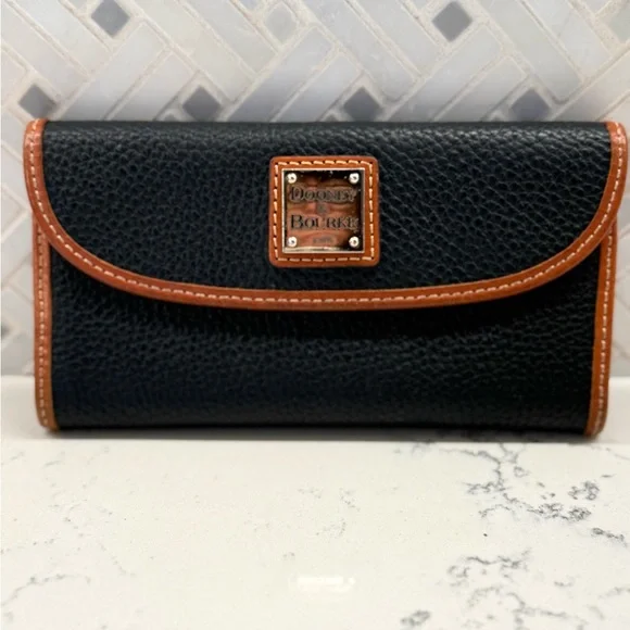 Dooney & Bourke black pebbled leather wallet - Picture 1 of 6